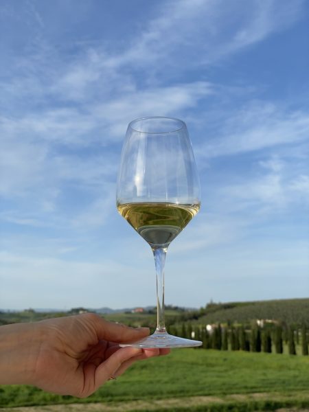 Un vino bianco di eccellenza campana con sentori di lime, fieno, pera bianca e nocciola